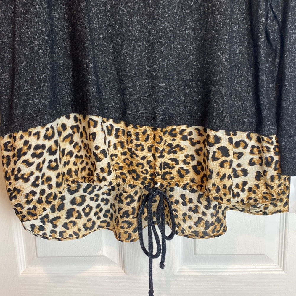 Moa Moa Women Sweater with Leopard Shirttail Plus - Picture 6 of 7